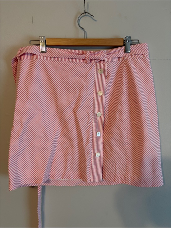 Vineyard Vines Dresses & Skirts - Vineyard Vines Pink Striped Button-Front Mini Skirt. 💯 cotton. Size 10.